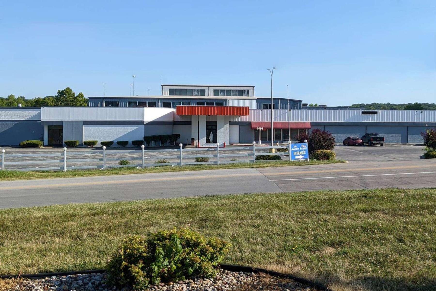 Baymont By Wyndham Hannibal Exterior photo